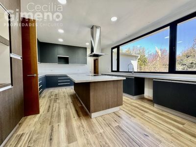 Principal view